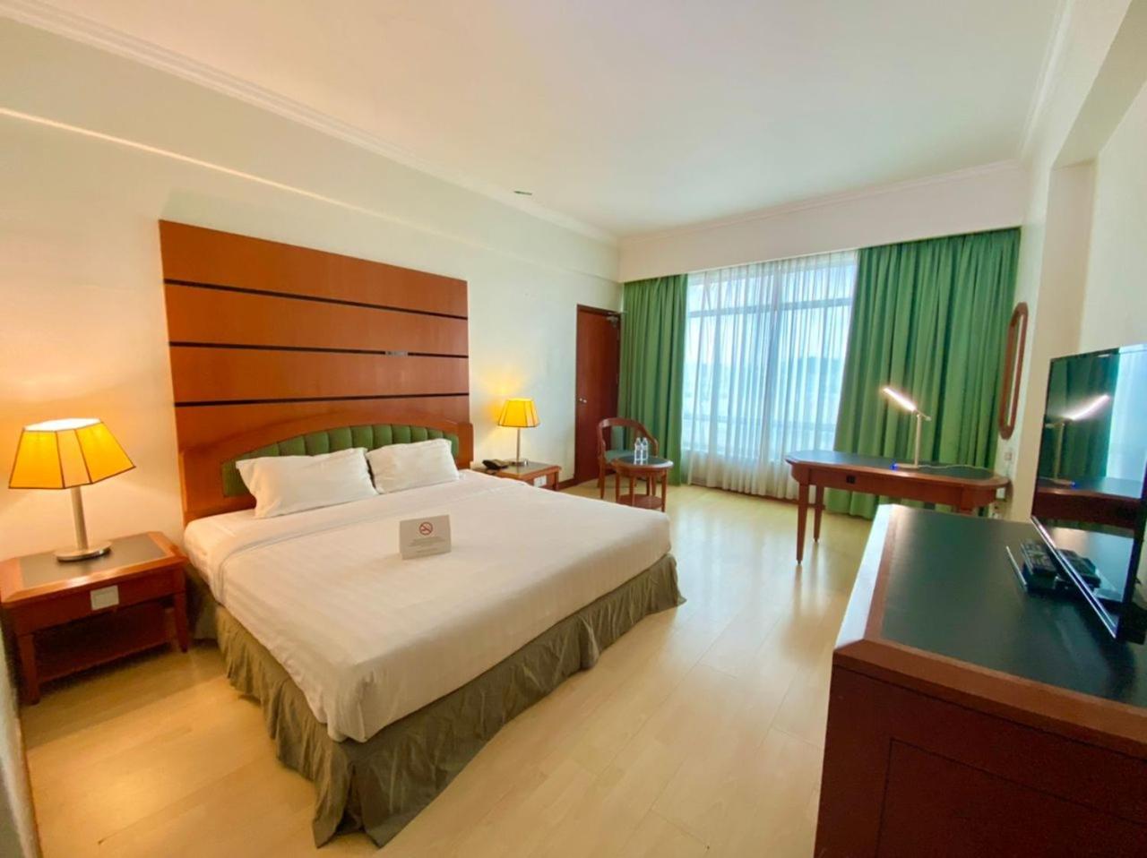 Oriental Crystal Hotel Kajang Exterior photo